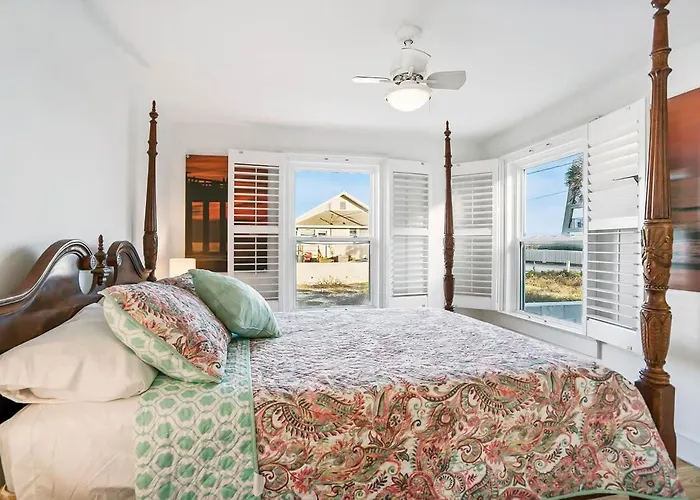 Beach Cottage! 100 Steps To The Sand, Pets Ok, Private Deck!