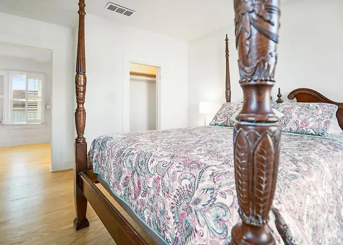 Beach Cottage! 100 Steps To The Sand, Pets Ok, Private Deck!